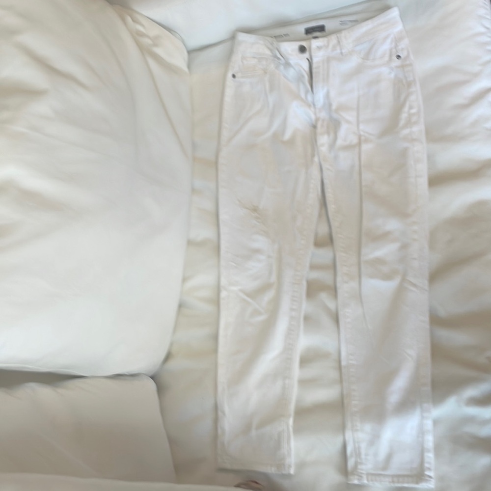 Good condition DL1961 White Jeans